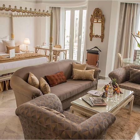 Hotel La Maison Blanche Tunis Exterior photo Suite at the Four Seasons Hotel, Paris