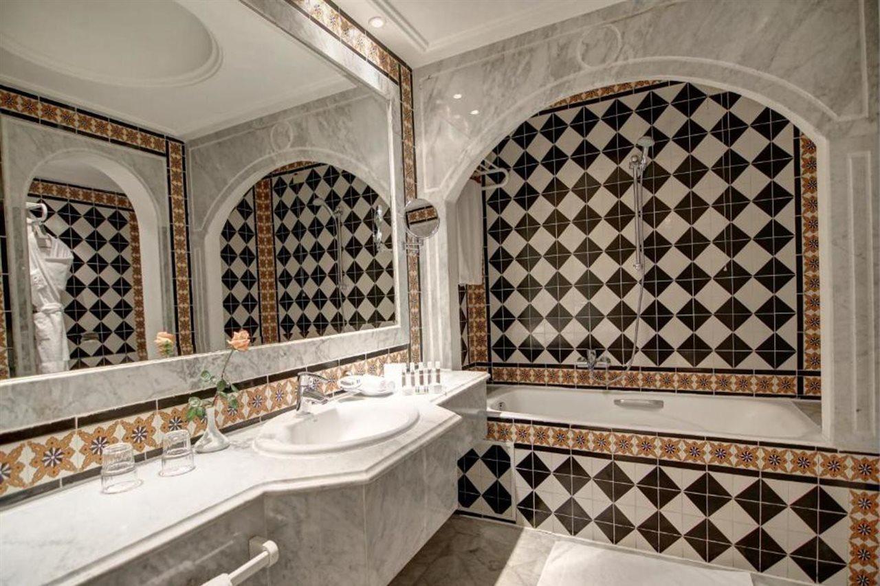 Hotel La Maison Blanche Tunis Exterior photo Bathroom