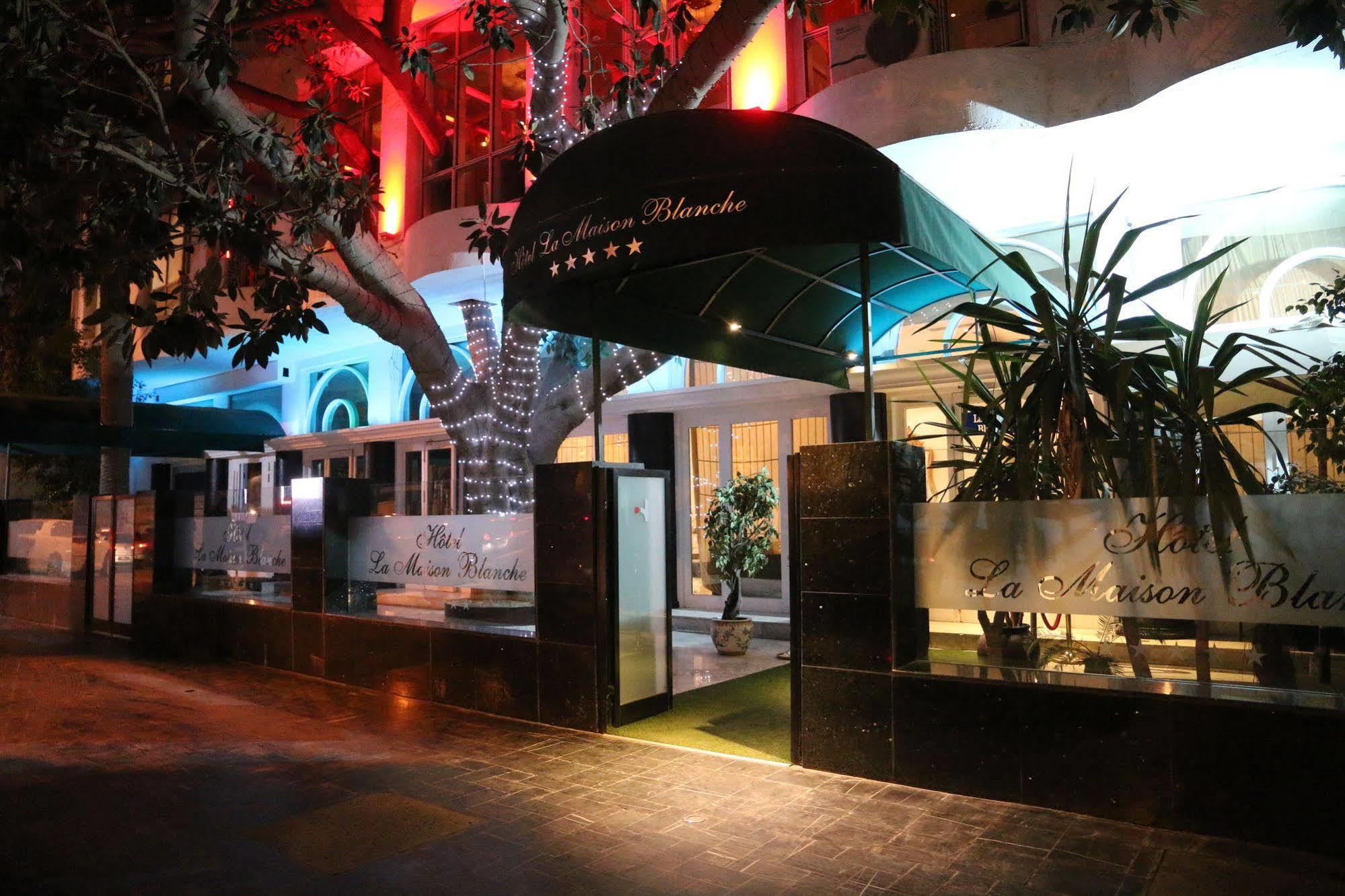 Hotel La Maison Blanche Tunis Exterior photo Entrance to the hotel