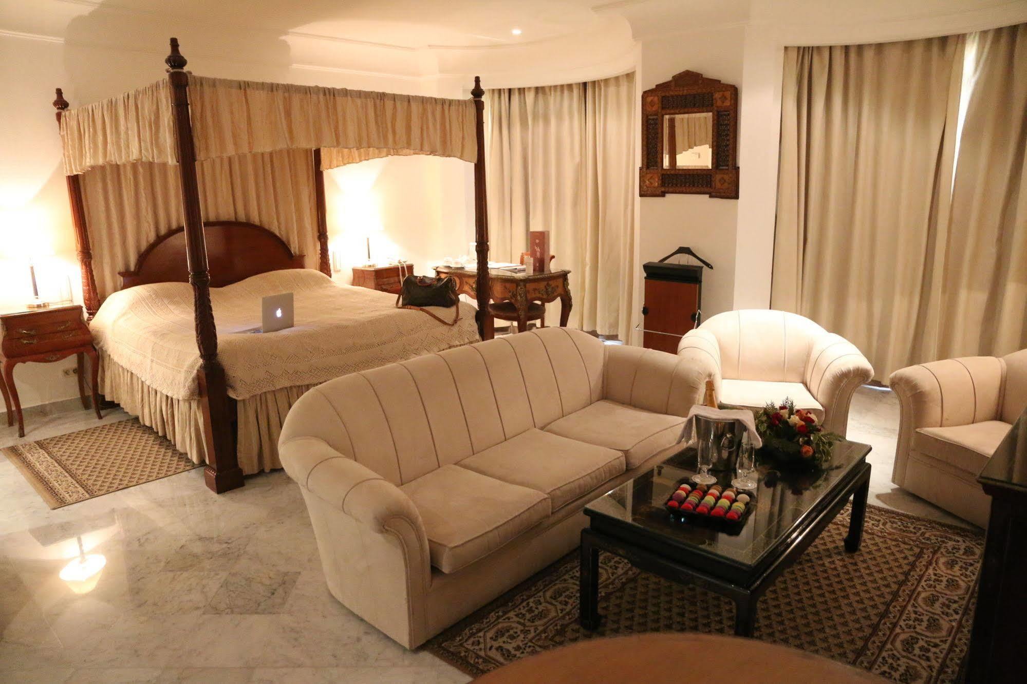 Hotel La Maison Blanche Tunis Exterior photo A suite at the Taj Mahal Palace