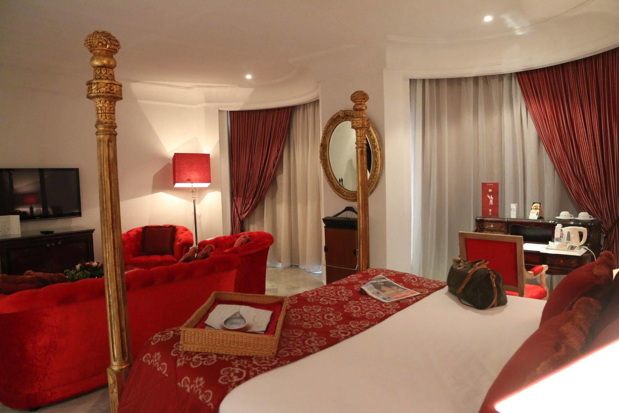 Hotel La Maison Blanche Tunis Exterior photo Suite at the Mandarin Oriental, Paris