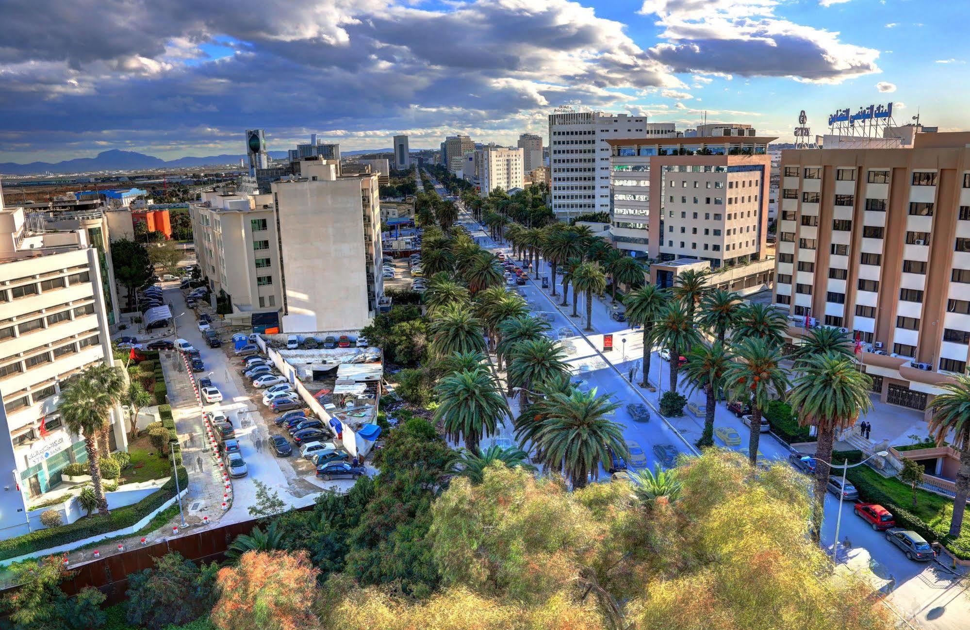 Hotel La Maison Blanche Tunis Exterior photo View of the city