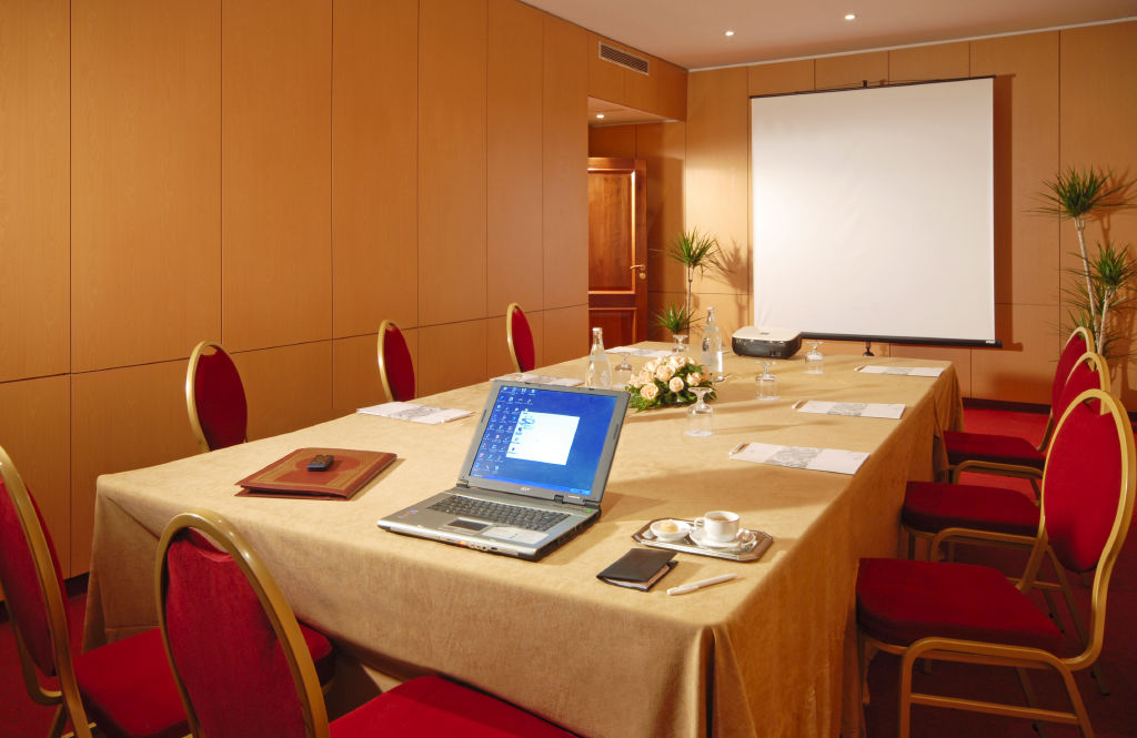 Hotel La Maison Blanche Tunis Exterior photo A meeting room
