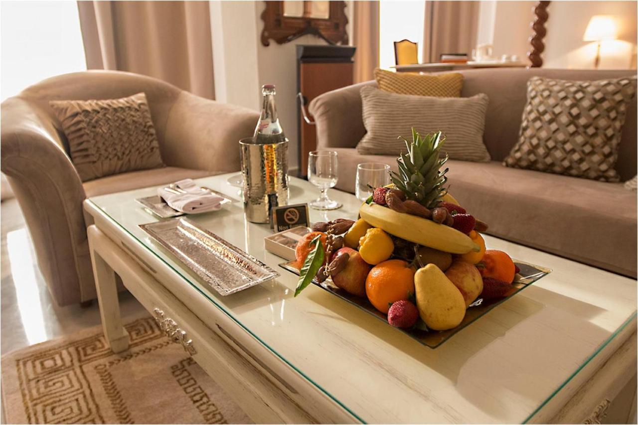 Hotel La Maison Blanche Tunis Exterior photo Fruit platter